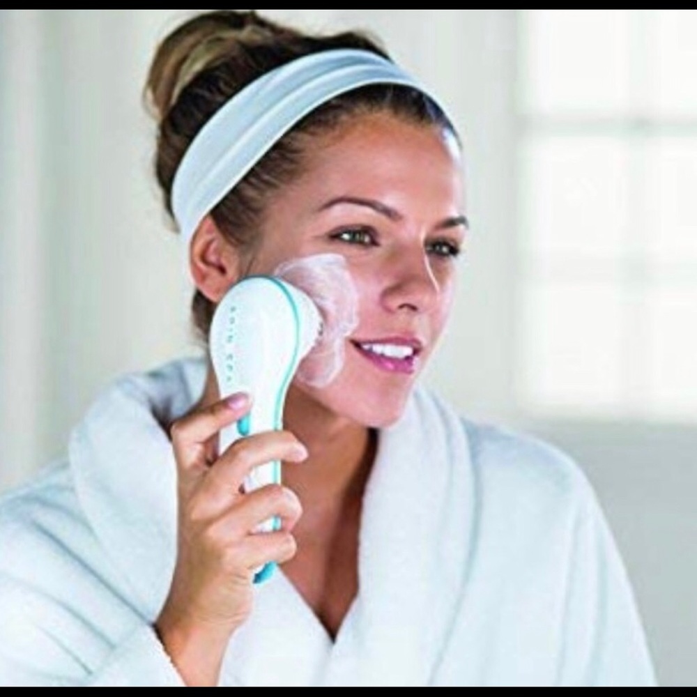 SPIN SPA Cleansing Facial Spinning Action Brush - Picture 3 of 5